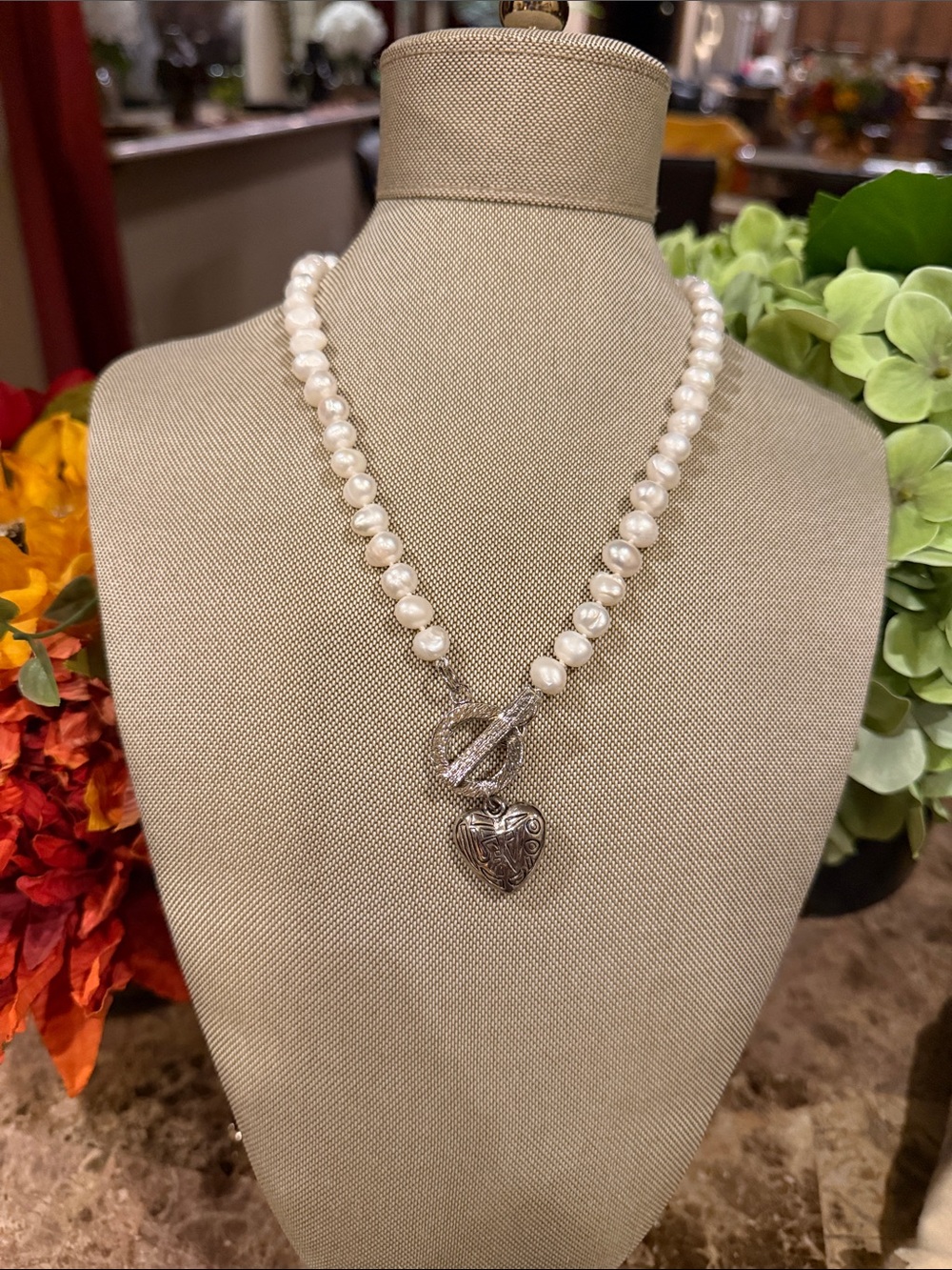 Classic Pearl Necklace with Ornate Silver Heart Pendant and T Bar clasp!!! 🎀💋